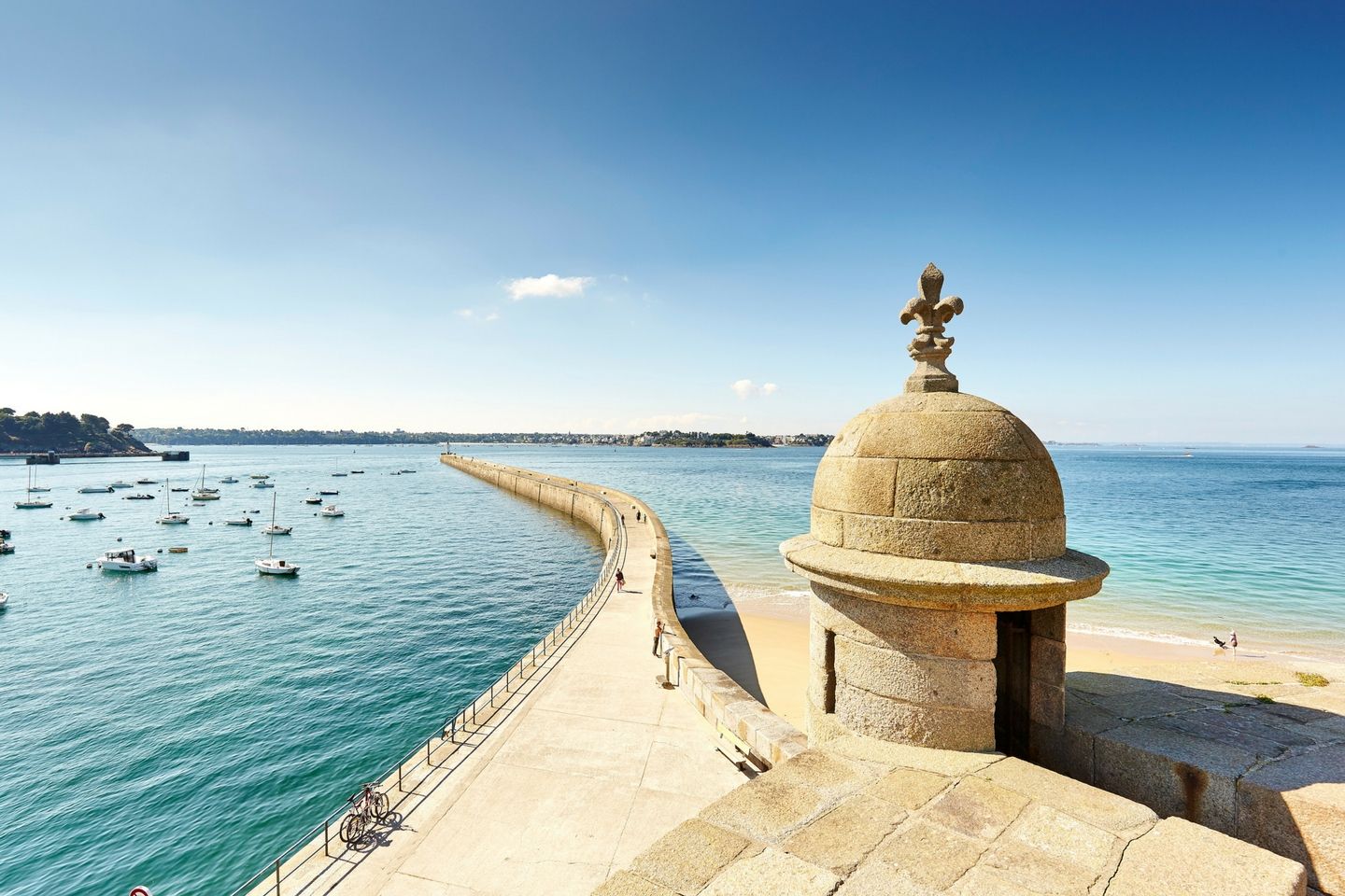 Le globetrotter Bruno Maltor vlogue à Saint-Malo