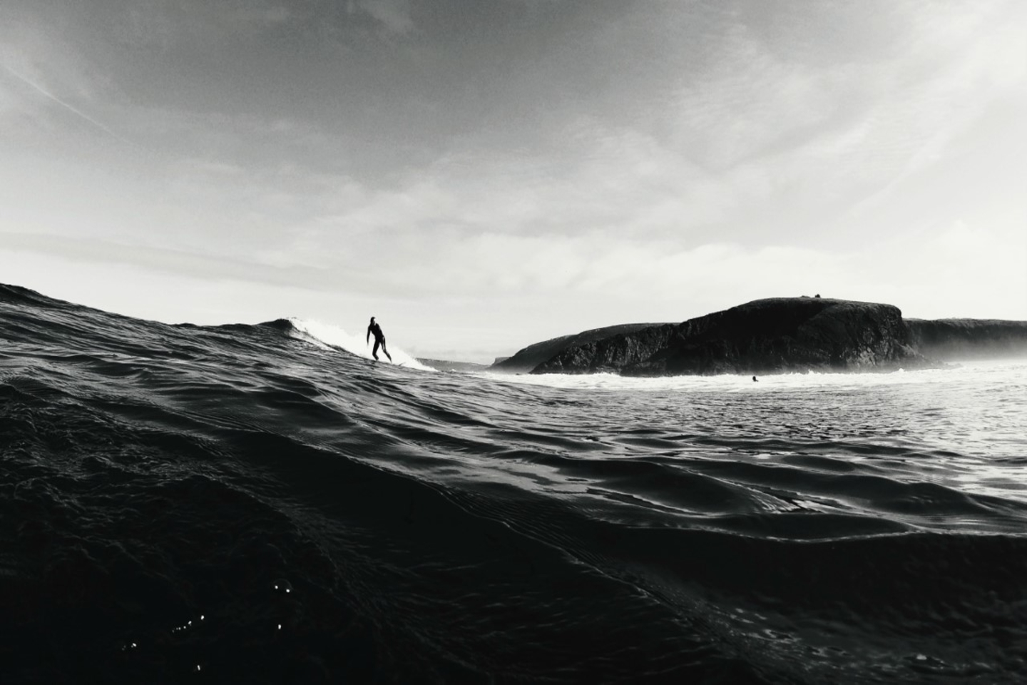 Surfeuses du bout du monde: le surf breton et au féminin