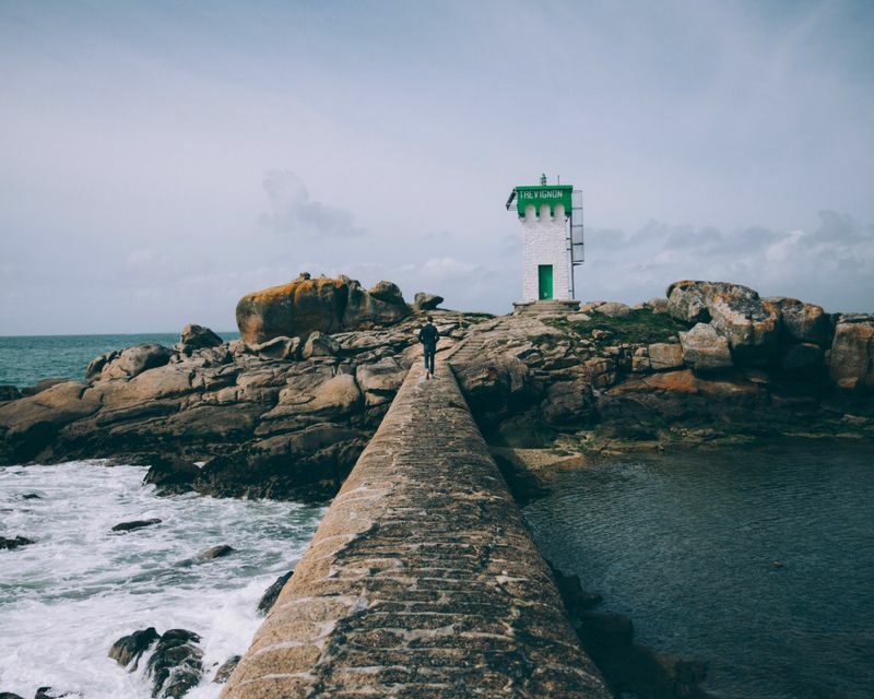 L'explorateur : le phare de la pointe de Trévignon et ses environs