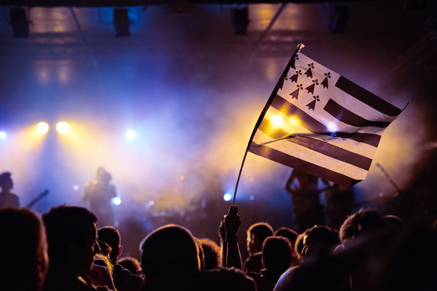 Le drapeau breton, objet indispensable en festival pour se faire des potes