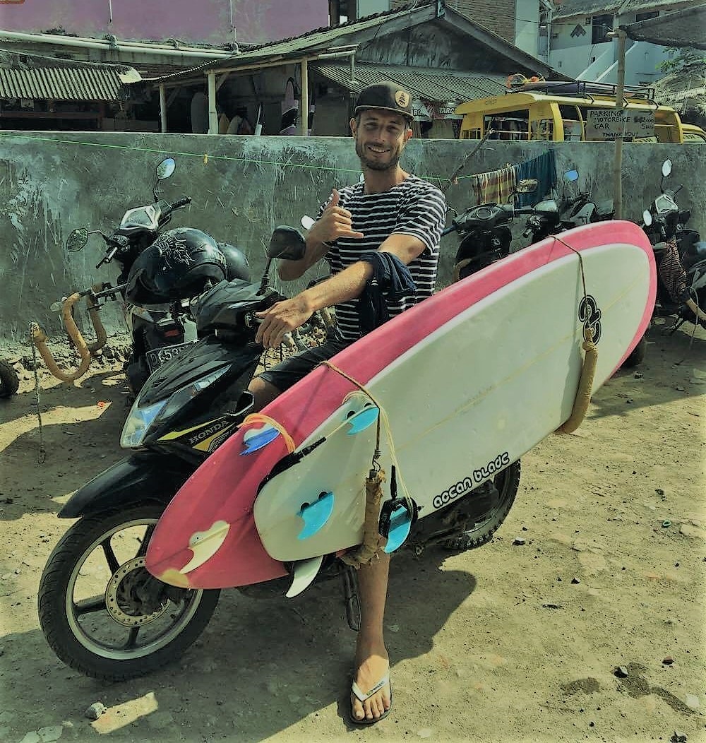 Un surftrip en scooter à Bali