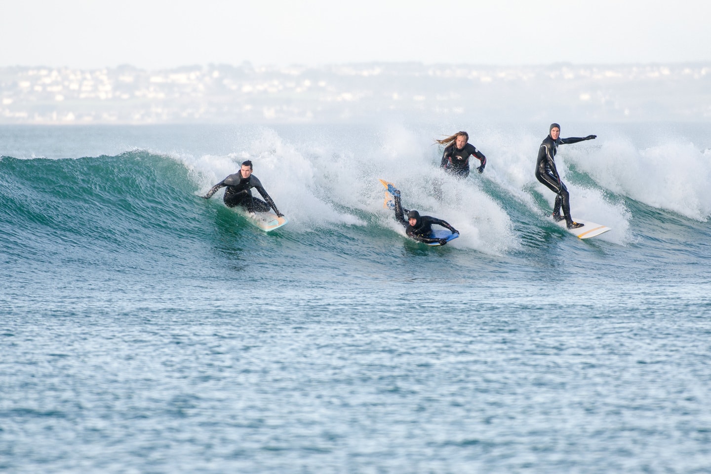 Comment surfer l’hiver en Bretagne ?