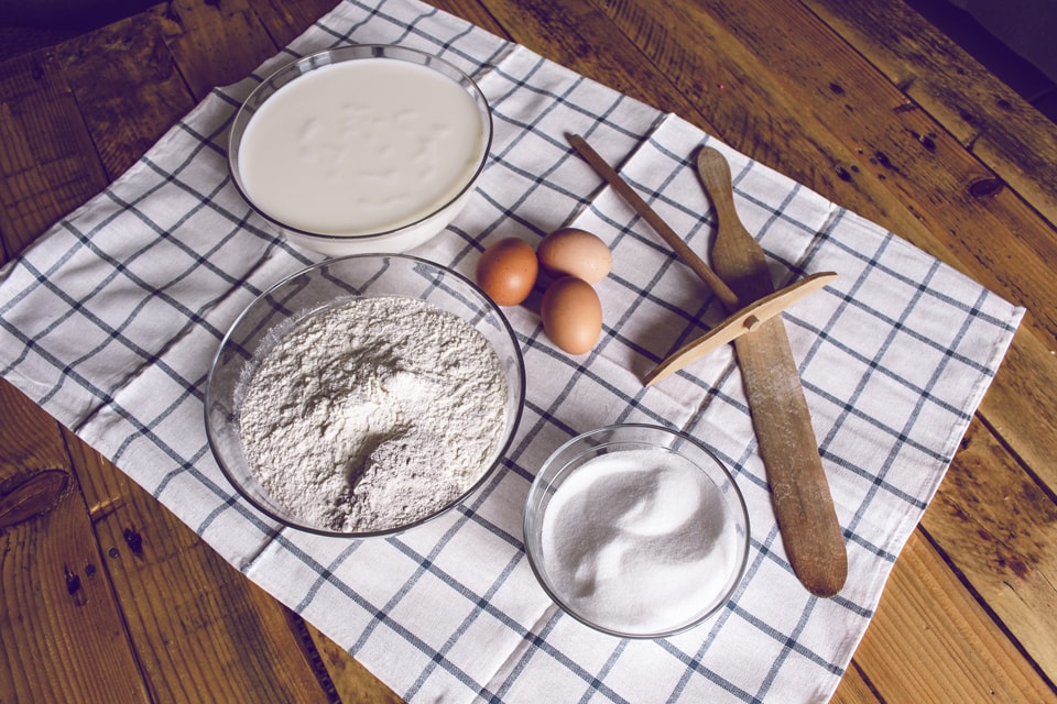 Réussir la recette de la pâte à crêpes commence par les bons ingrédients.