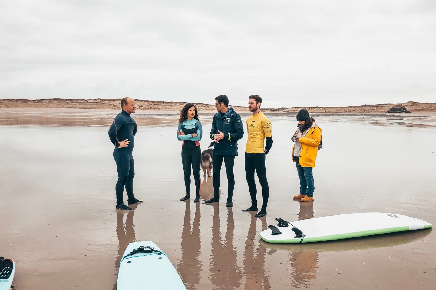 On s’est jeté à l’eau pour tester le surf à La Torche