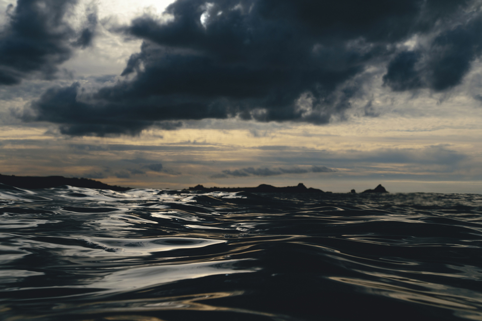 Image de la mer reflétant l'univers du photographe