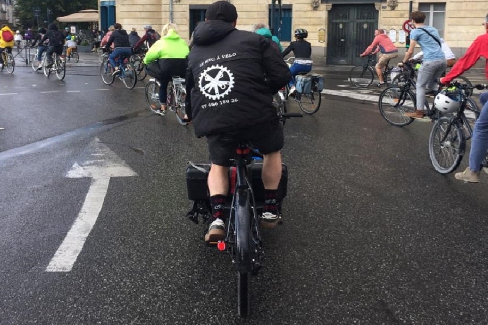 Des cyclistes qui font du vélo dans Rennes