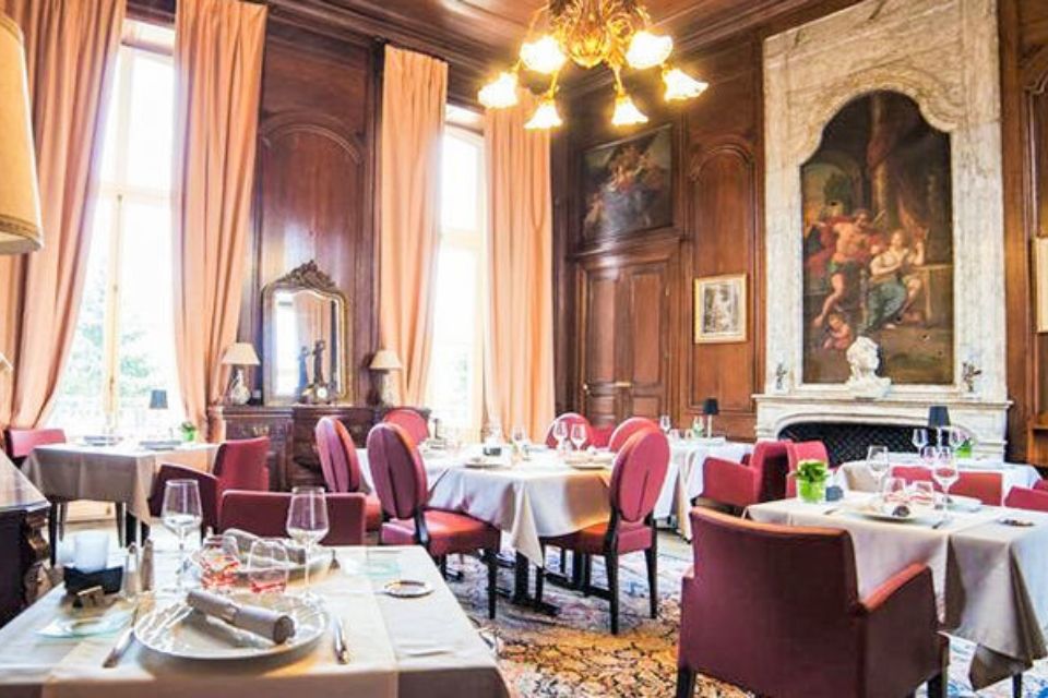 La salle de restaurant du château hôtel Colombier.