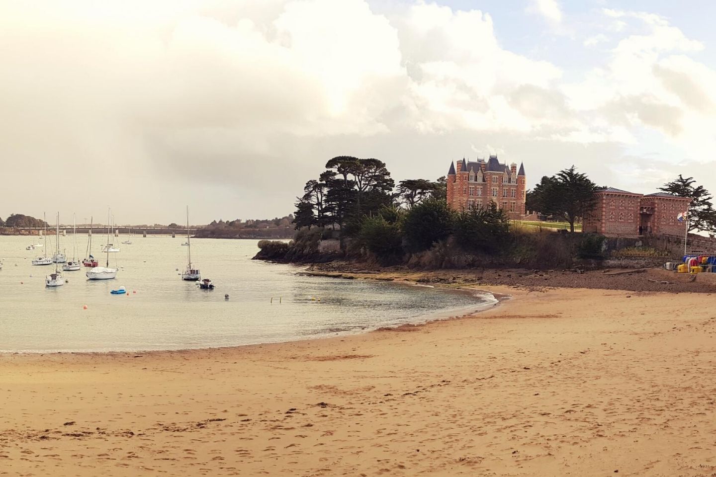 Comment profiter d’un séjour au château hôtel du Nessay ?