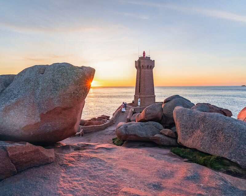 Le phare de Ploumanac'h et les derniers rayons de soleil