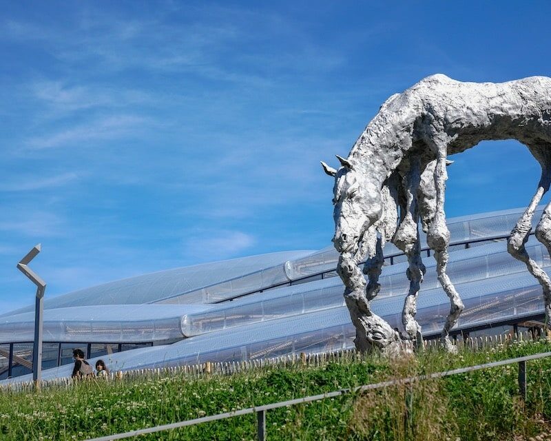 Sculpture de Jean-Marie Appriou devant la gare de Rennes