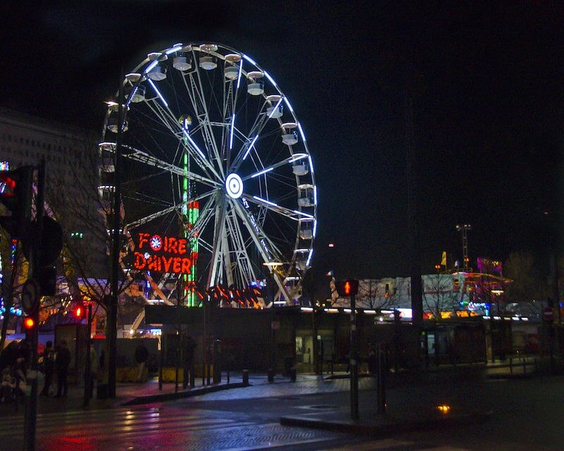 La fête foraine de Rennes la nuit