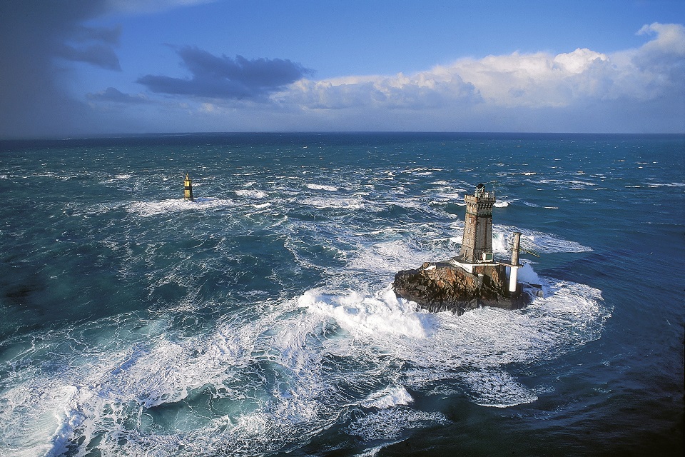 un phare en pleine mer d'Iroise