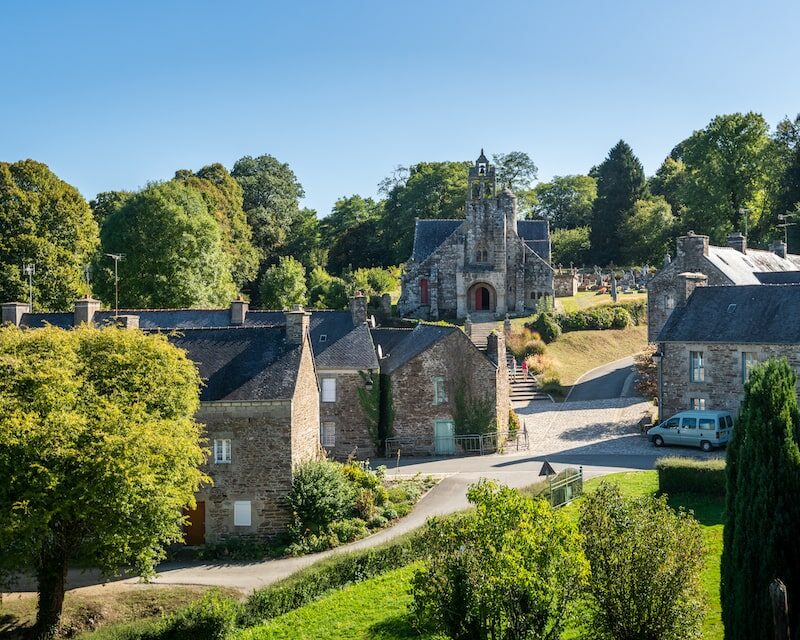 Vue sur la commune de Loc-Envel