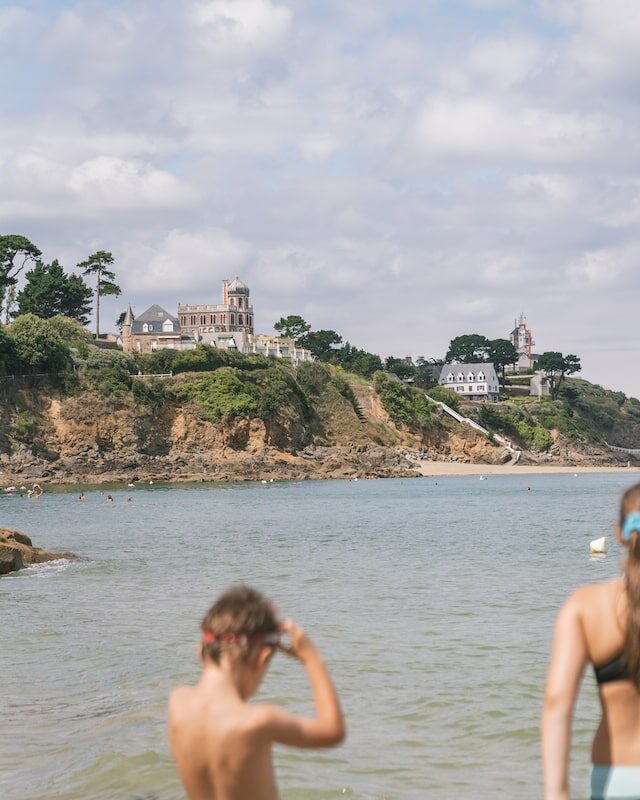 Enfants sur la plage de Saint-Quay-Portrieux