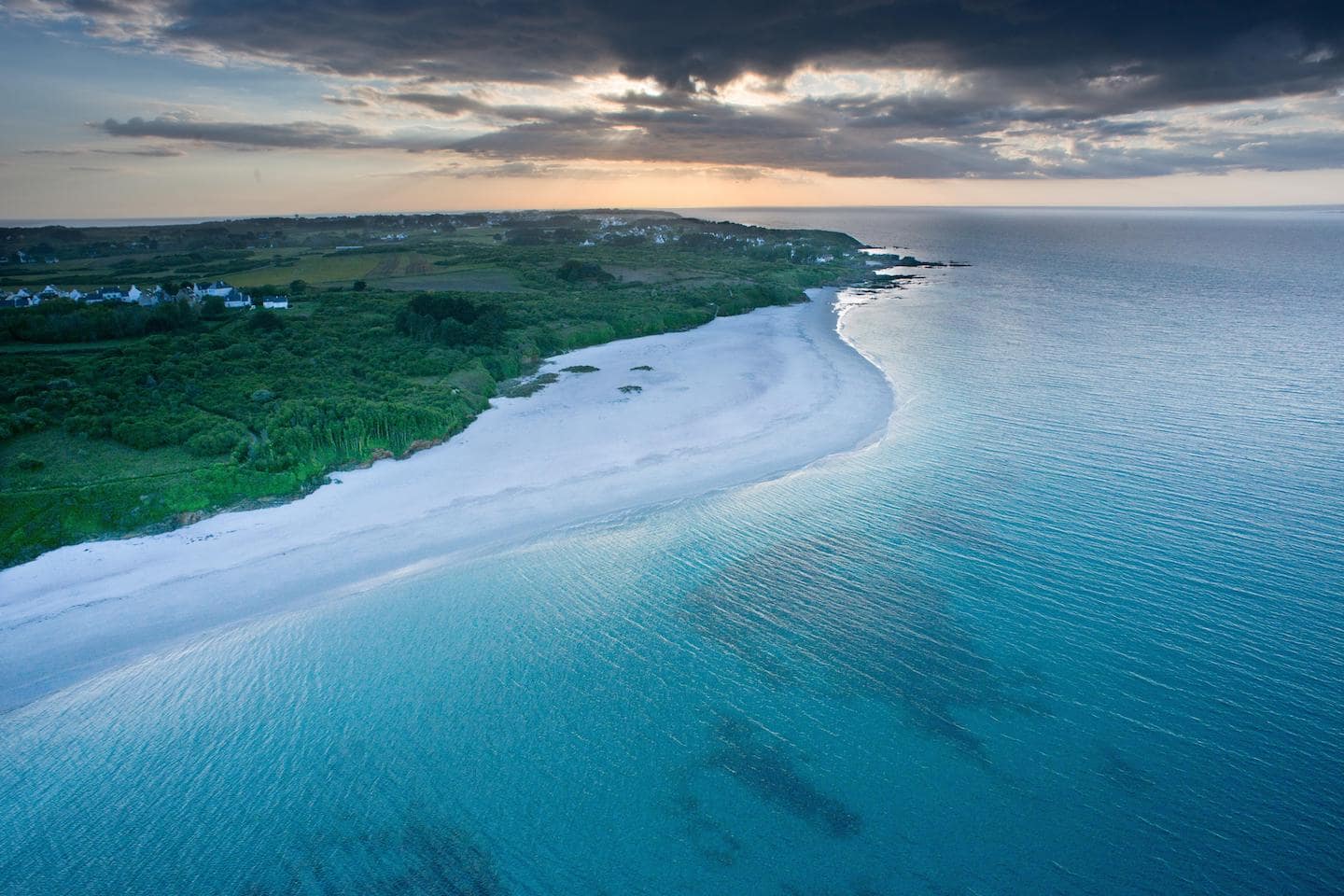 Connaissez-vous la plage convexe de l’Île de Groix ?