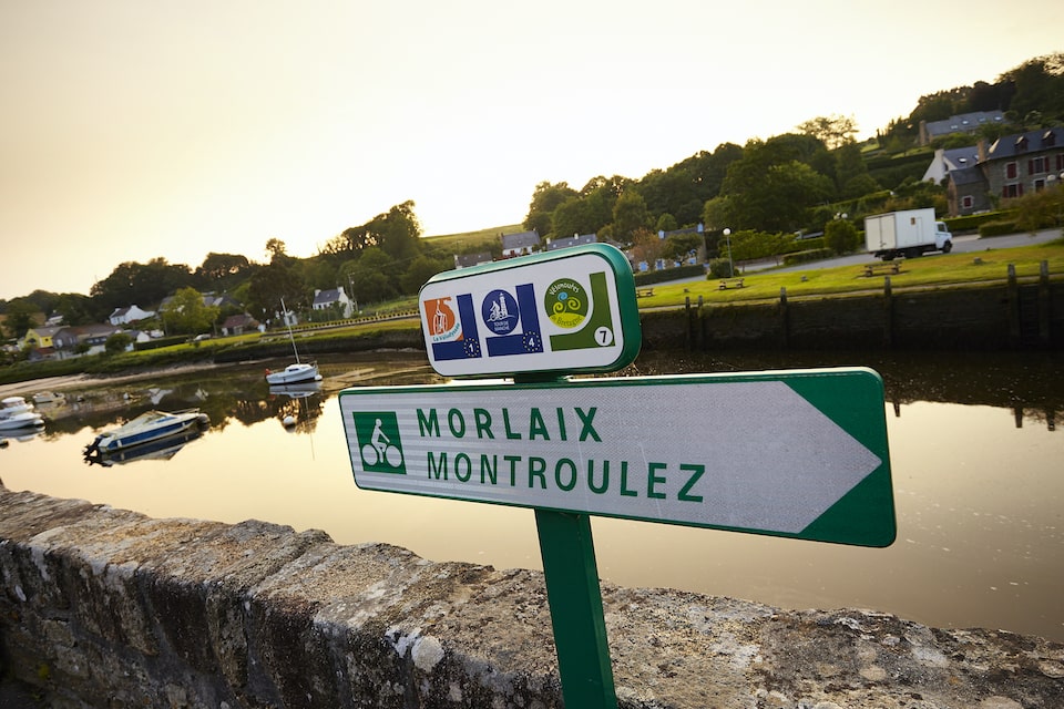 Panneau de Morlaix avec les circuits vélo