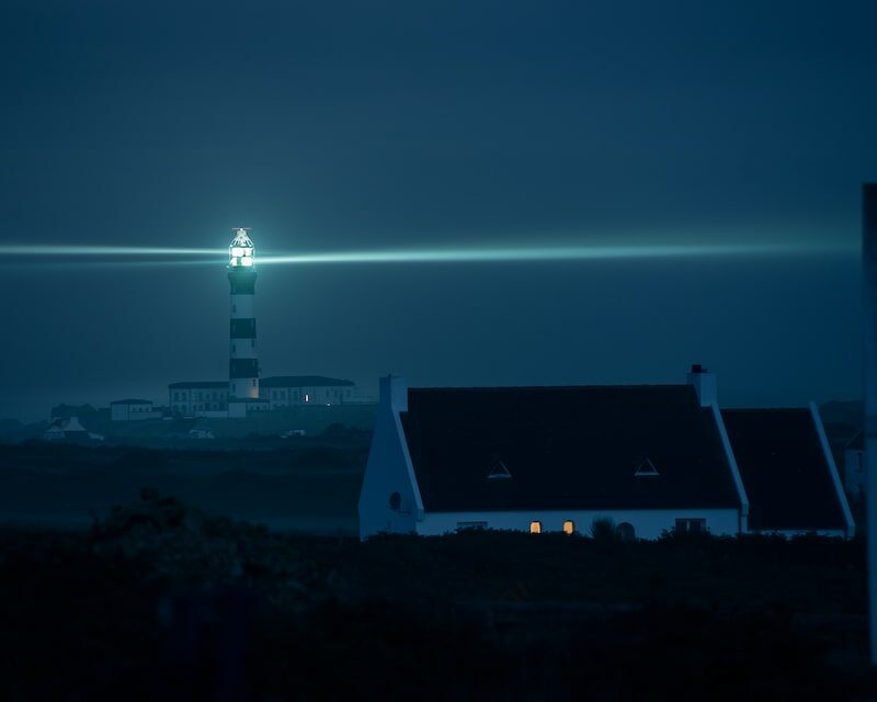 Ouessant et le phare du Créac'h pendant la nuit