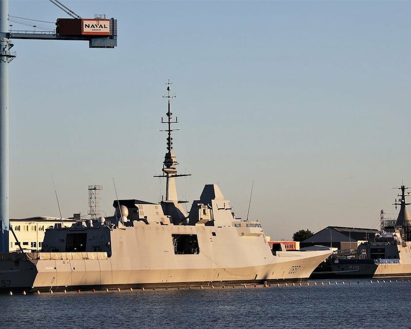 Un navire au port maritime de Lorient