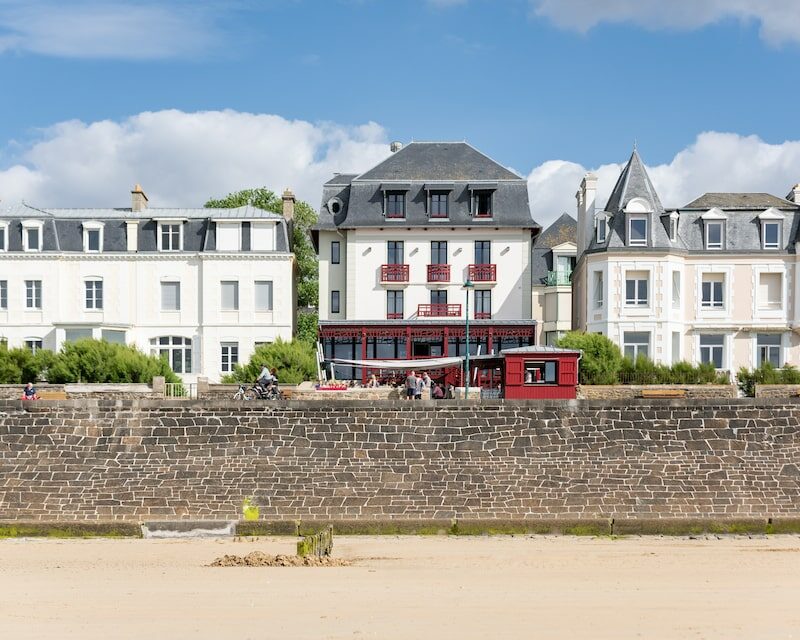 Vue sur l'hôtel restaurant AR INIZ à Saint-Malo