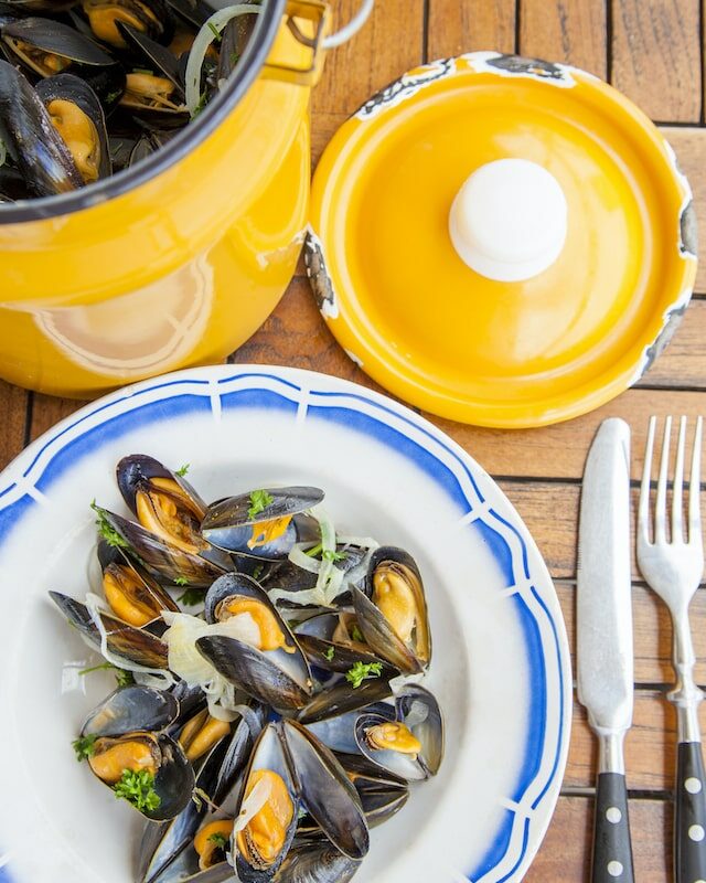 Assiette de moules marinières