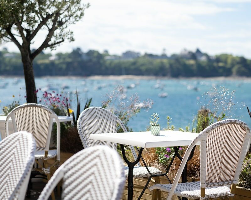 Terrasse du restaurant La Vallée à Dinard