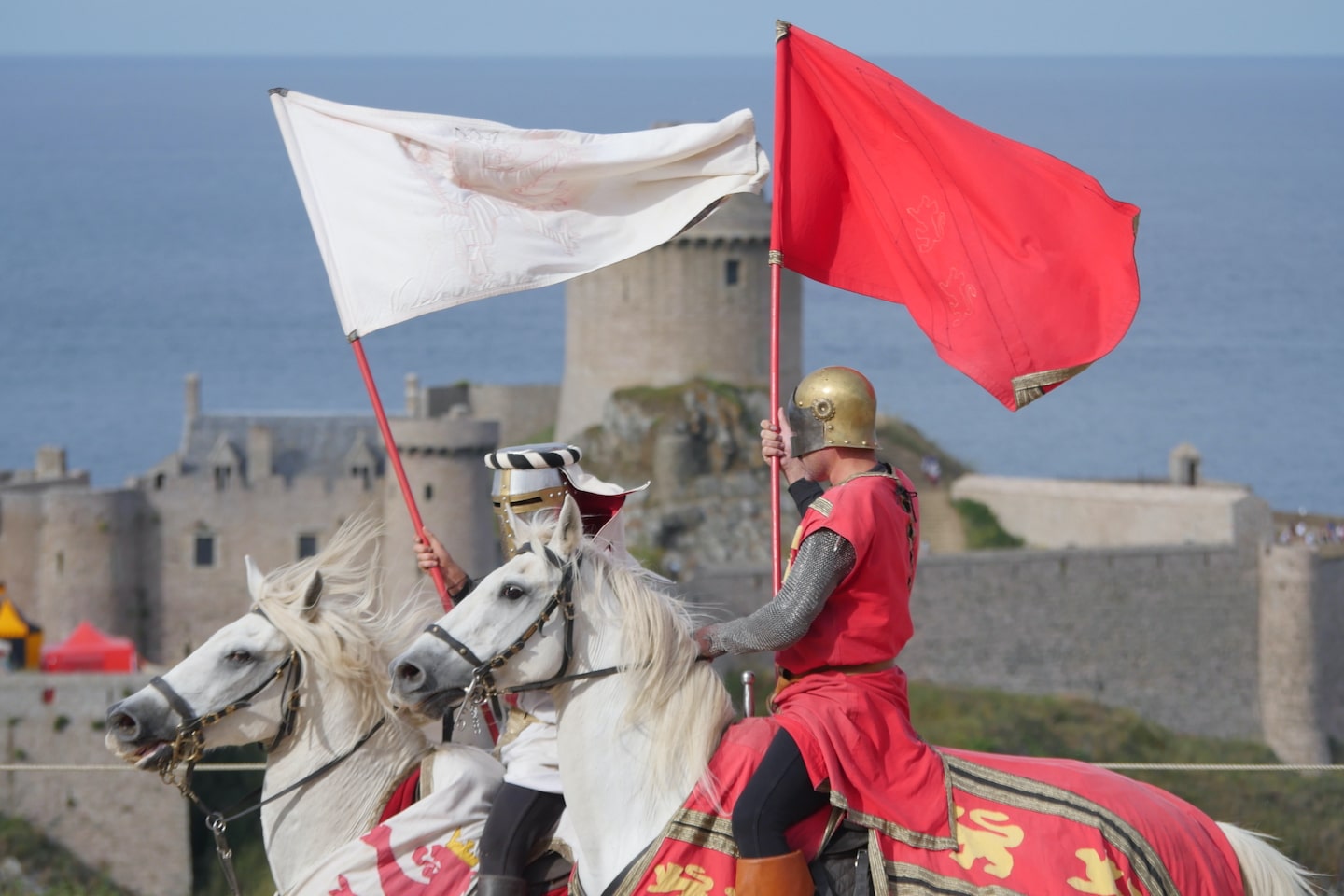 Comment le château de la Roche Goyon vous replonge à l’époque médiévale ?