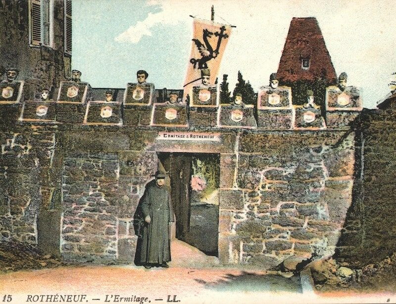 L'entrée de l'Ermitage de Rothéneuf, la maison de l'abbé Fouré