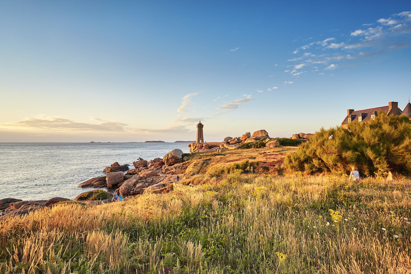 Savez-vous pourquoi la Côte de Granit Rose est rose ?