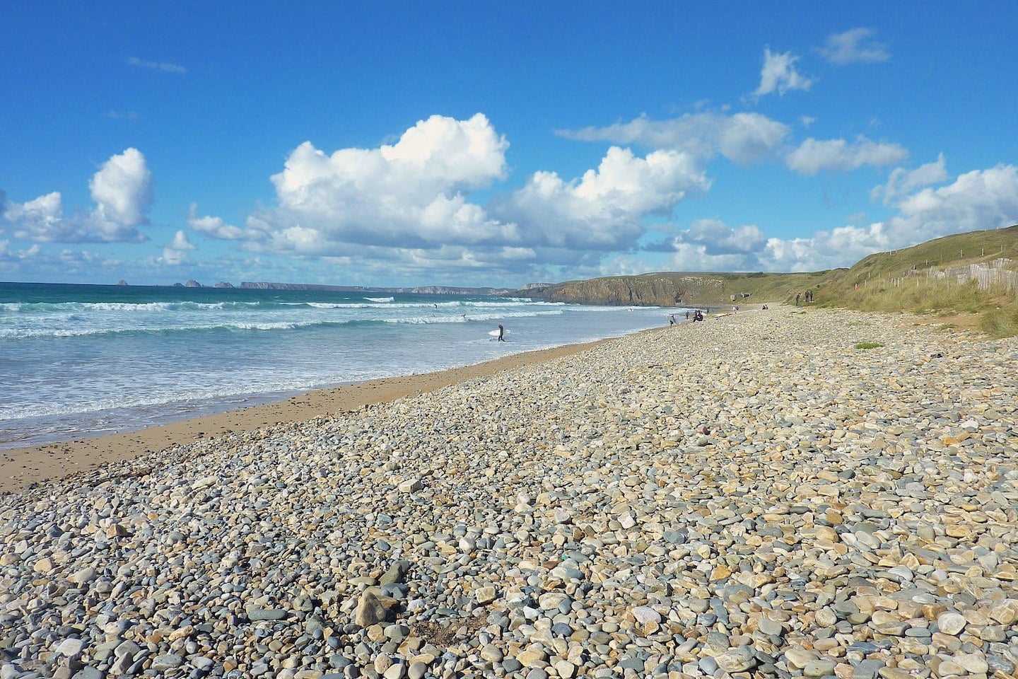 Pourquoi y a-t-il des plages de galets en Bretagne ?