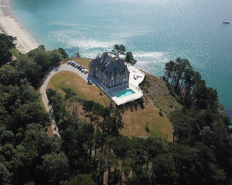 Vue du ciel sur le Manoir de Rulianec