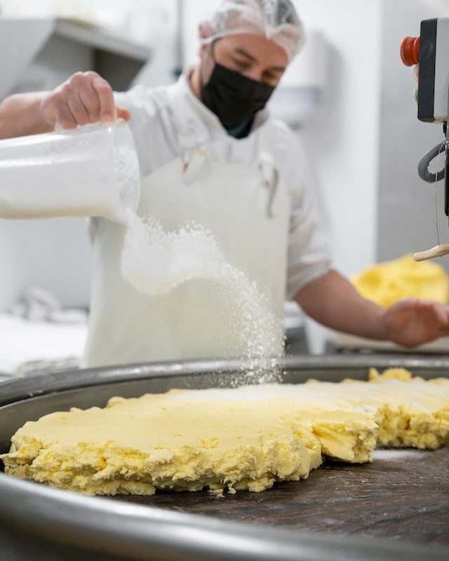 Le salage à la volée du beurre Bordier