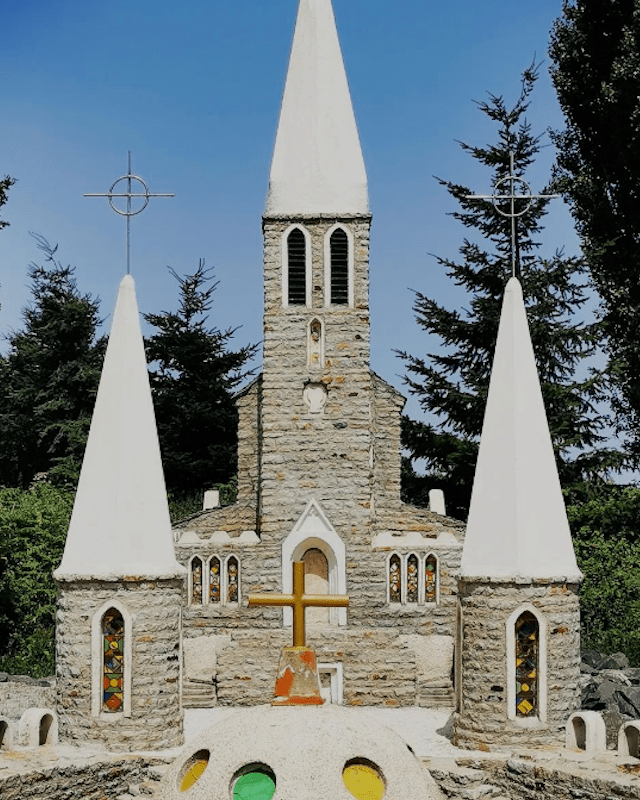 Gros plan sur Notre Dame de Lourdes miniature