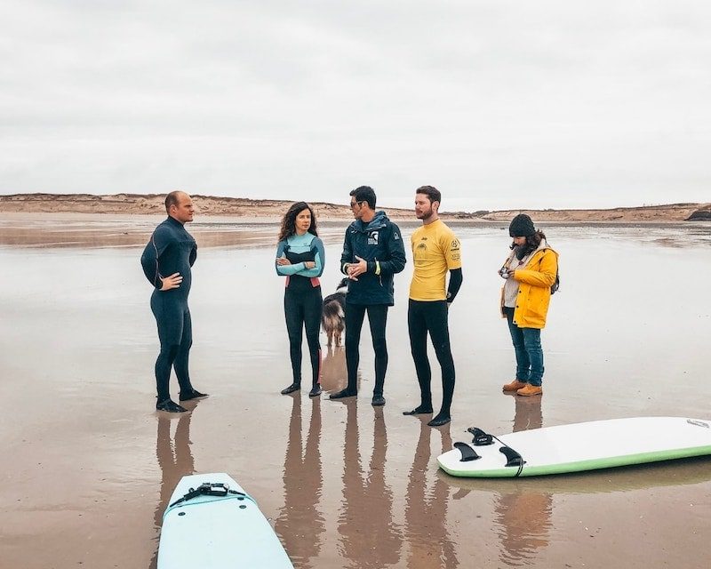 Un cours de surf à La Torche