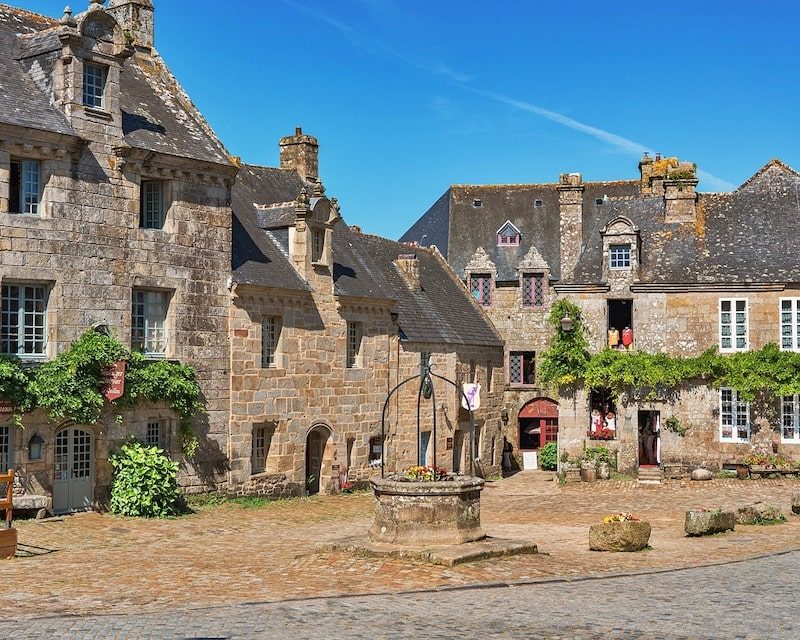 Place principale de Locronan